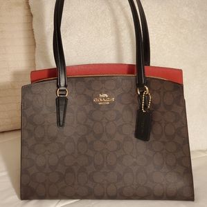 Tatum Carryall In Signature Canvas 🤩